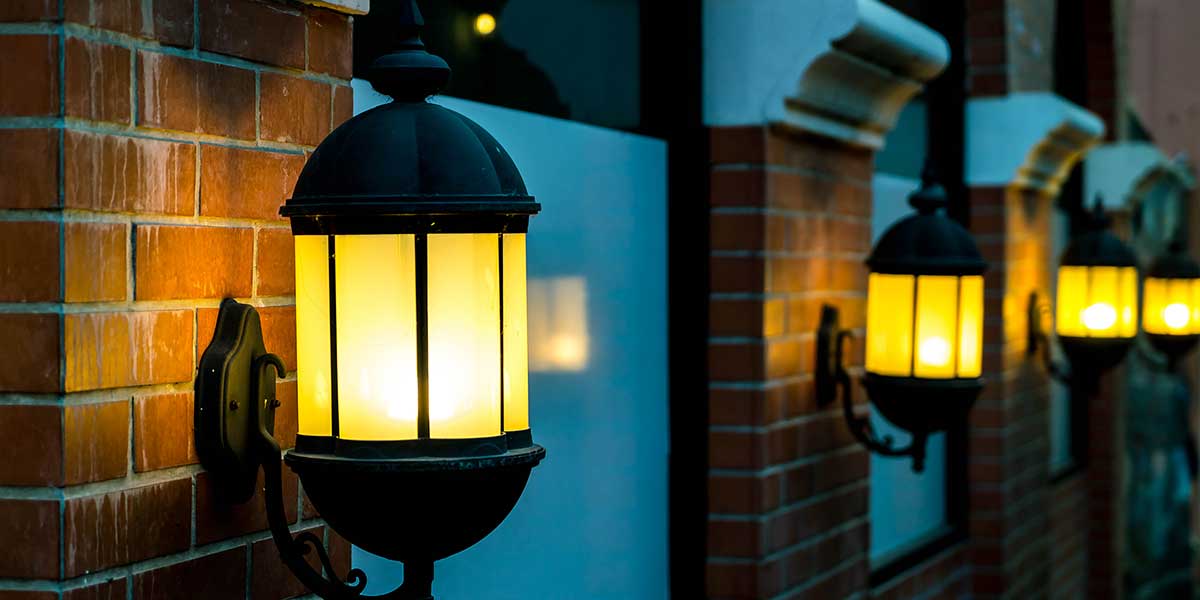 Which Outdoor Lights Do Not Attract Bugs